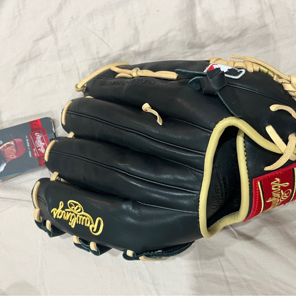 Rawlings baseball mitten